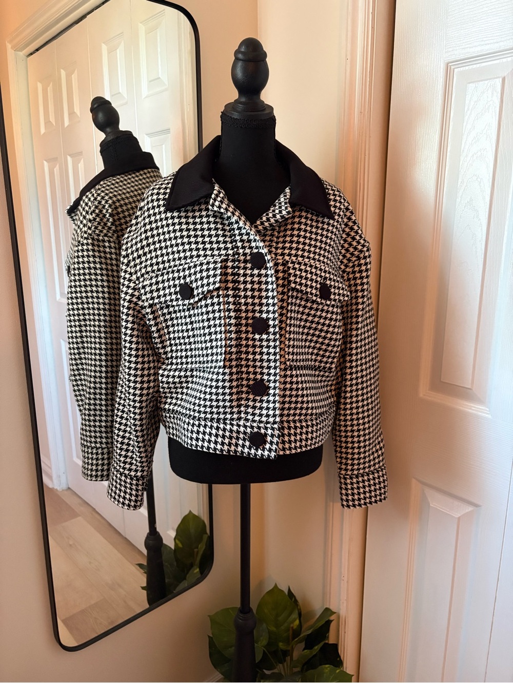 House of Harlow 1960 Black & White Houndstooth Cropped Jacket